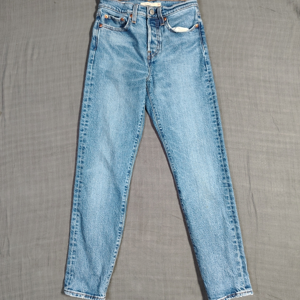 Levi's Premium Jeans Women's Size 24x27 Light Wash‎ Button Fly Wedgie Denim
